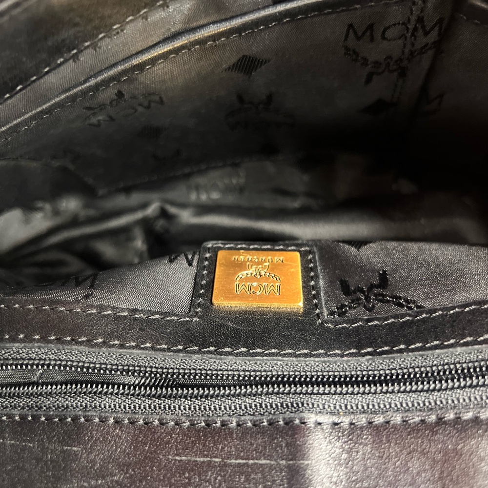 MCM Black Leather Shoulder bag with Gold Hardware - Picture 11 of 16